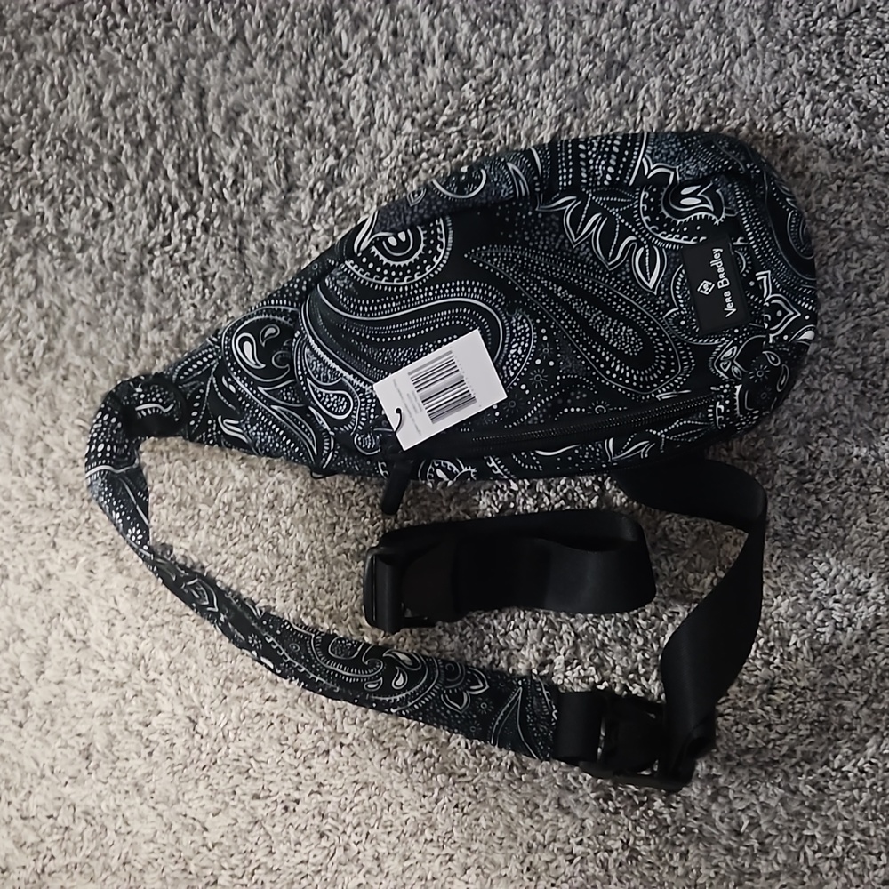 Brand new with tag Vera Bradley lighten up essential compact sling
